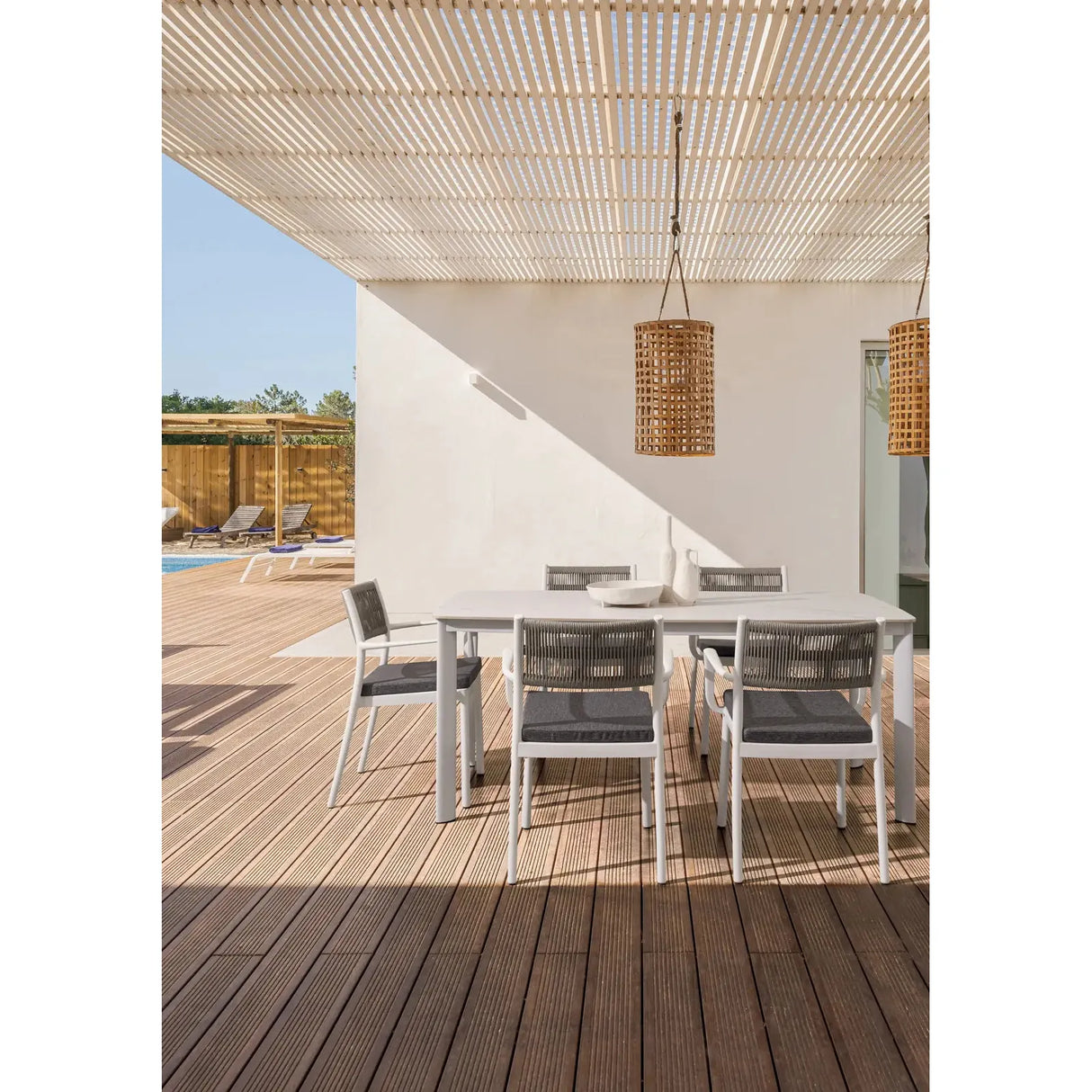 Alvin Stuhl mit Armlehne und Kissen Weiss/Hellgrau - ZEN ZONE Furniture