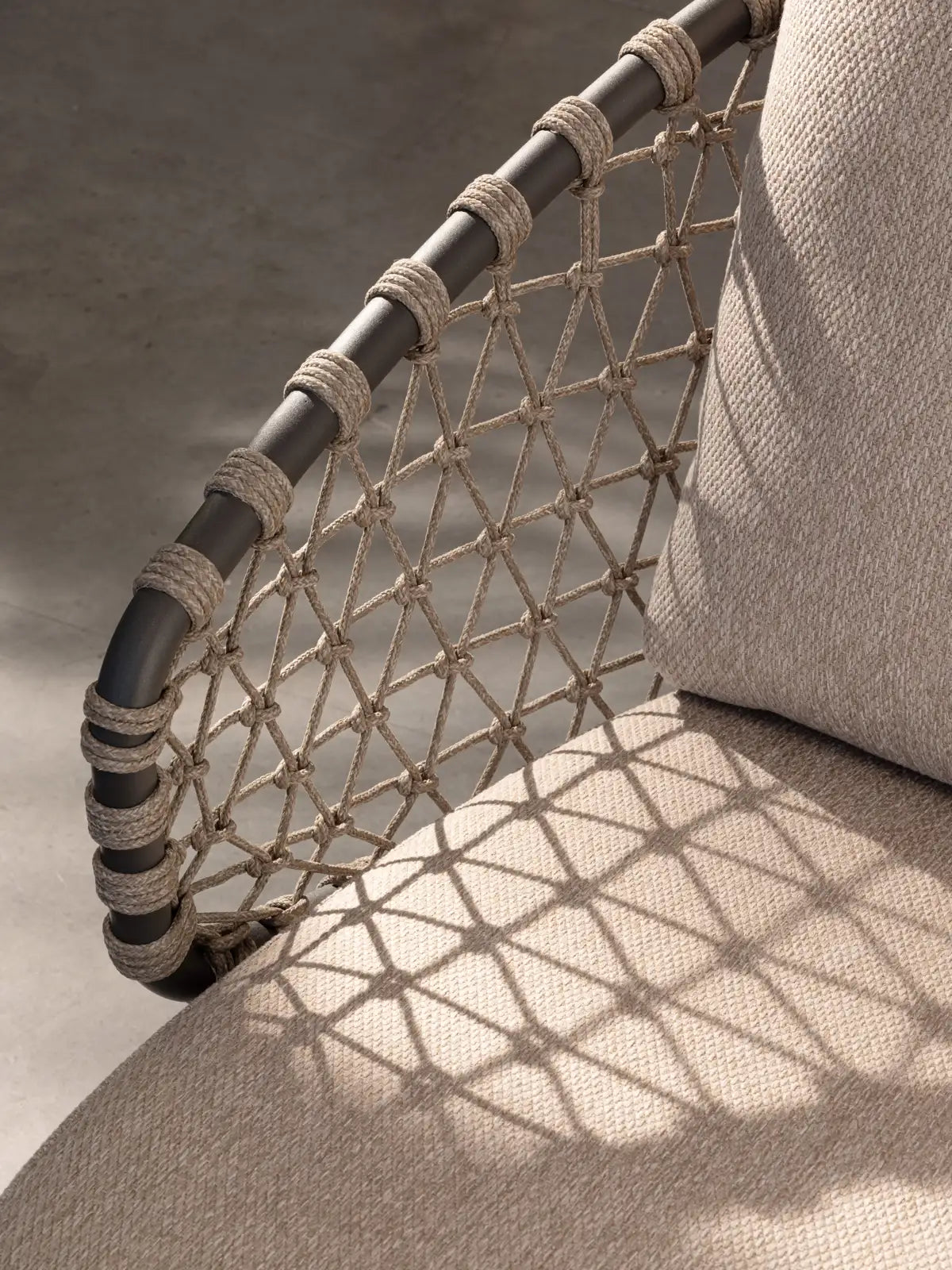 Gartenstuhl Eularia mit Armlehnen aus Aluminium, Seil und Teakholz - ZEN ZONE Furniture