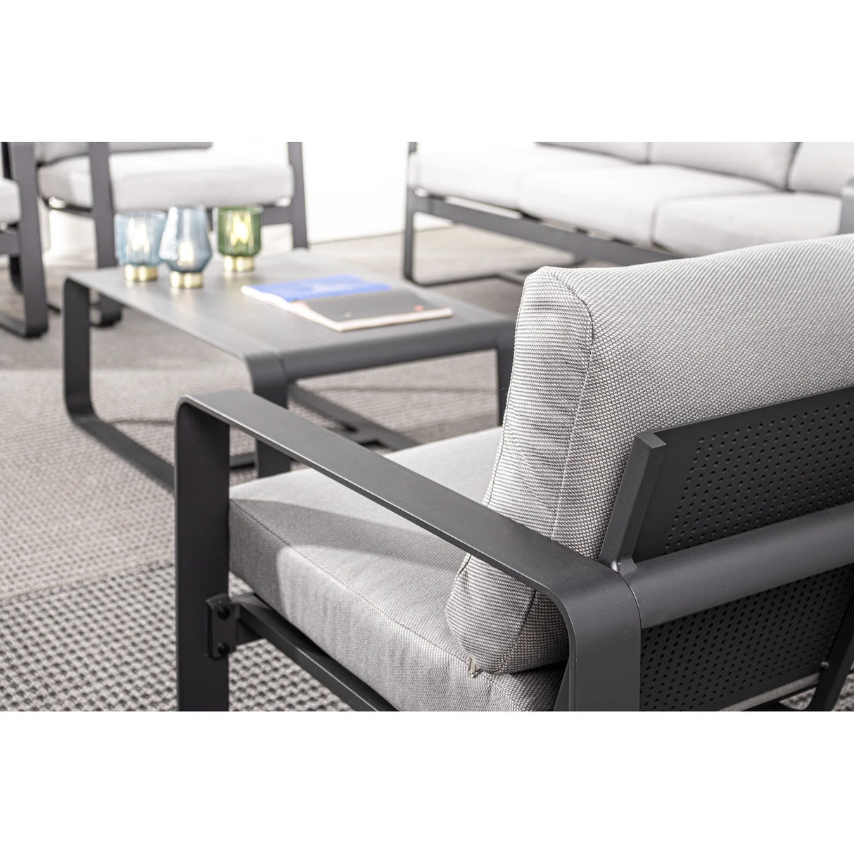 Garten-Sofa 2-Sitzer mit Kissen Merrigan Anthrazit YK13 - ZEN ZONE Furniture
