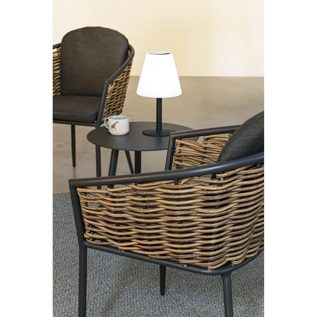 Gartenstuhl mit Armlehne und Kissen Maribela Anthrazit YK13 - ZEN ZONE Furniture