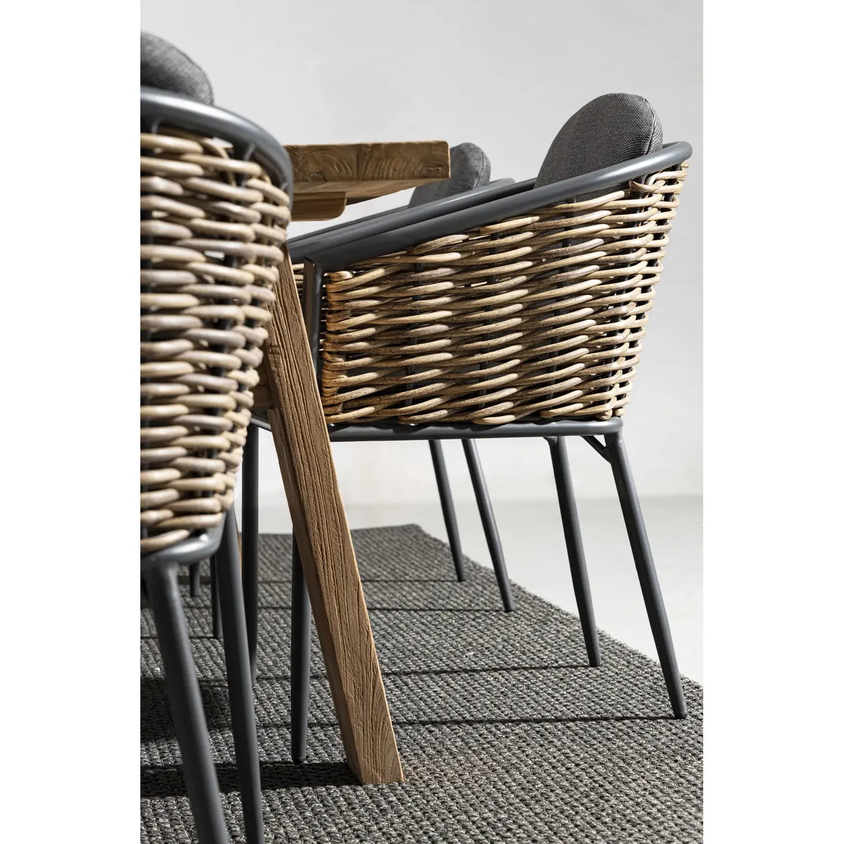 Gartenstuhl mit Armlehne und Kissen Maribela Anthrazit YK13 - ZEN ZONE Furniture