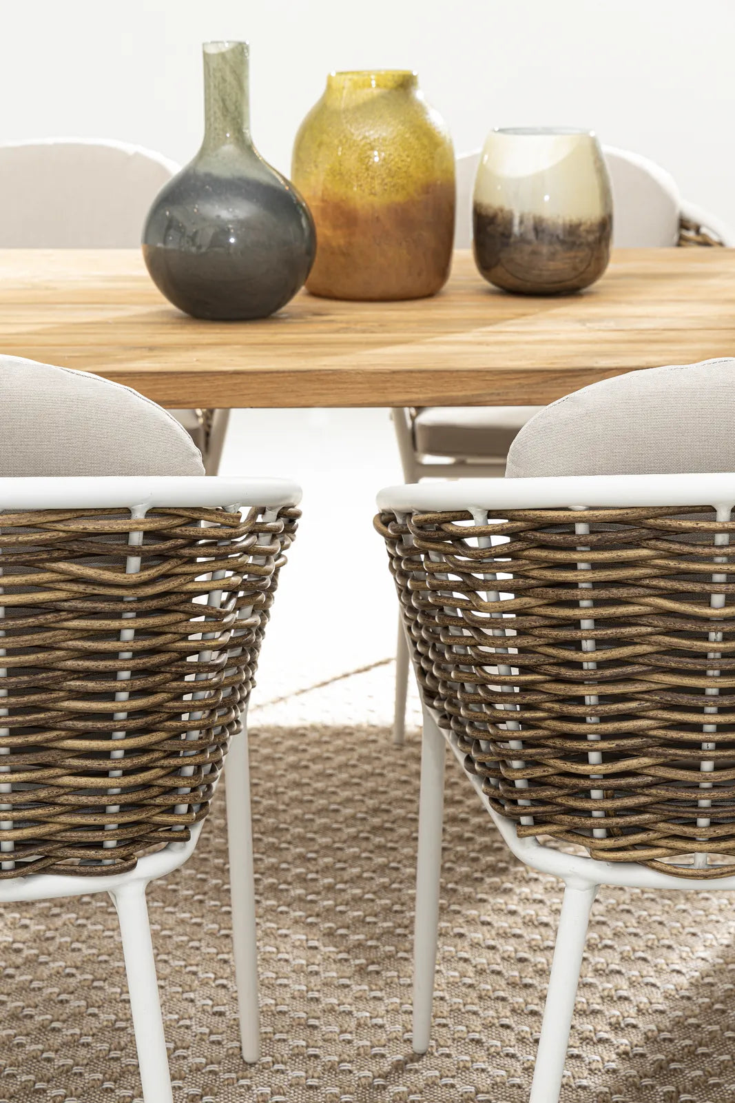 Gartenstuhl mit Armlehne und Kissen Maribela Weiß YK13 - ZEN ZONE Furniture