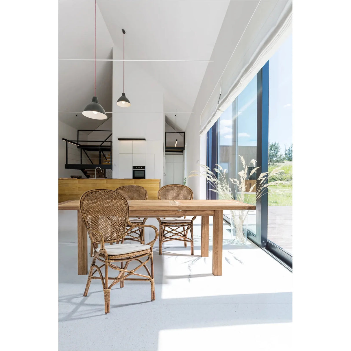 Edelina Stuhl mit Armlehnen mit Kissen - ZEN ZONE Furniture