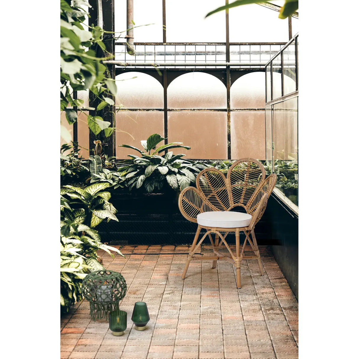 Flores Natur Stuhl mit Armlehnen mit Kissen - ZEN ZONE Furniture