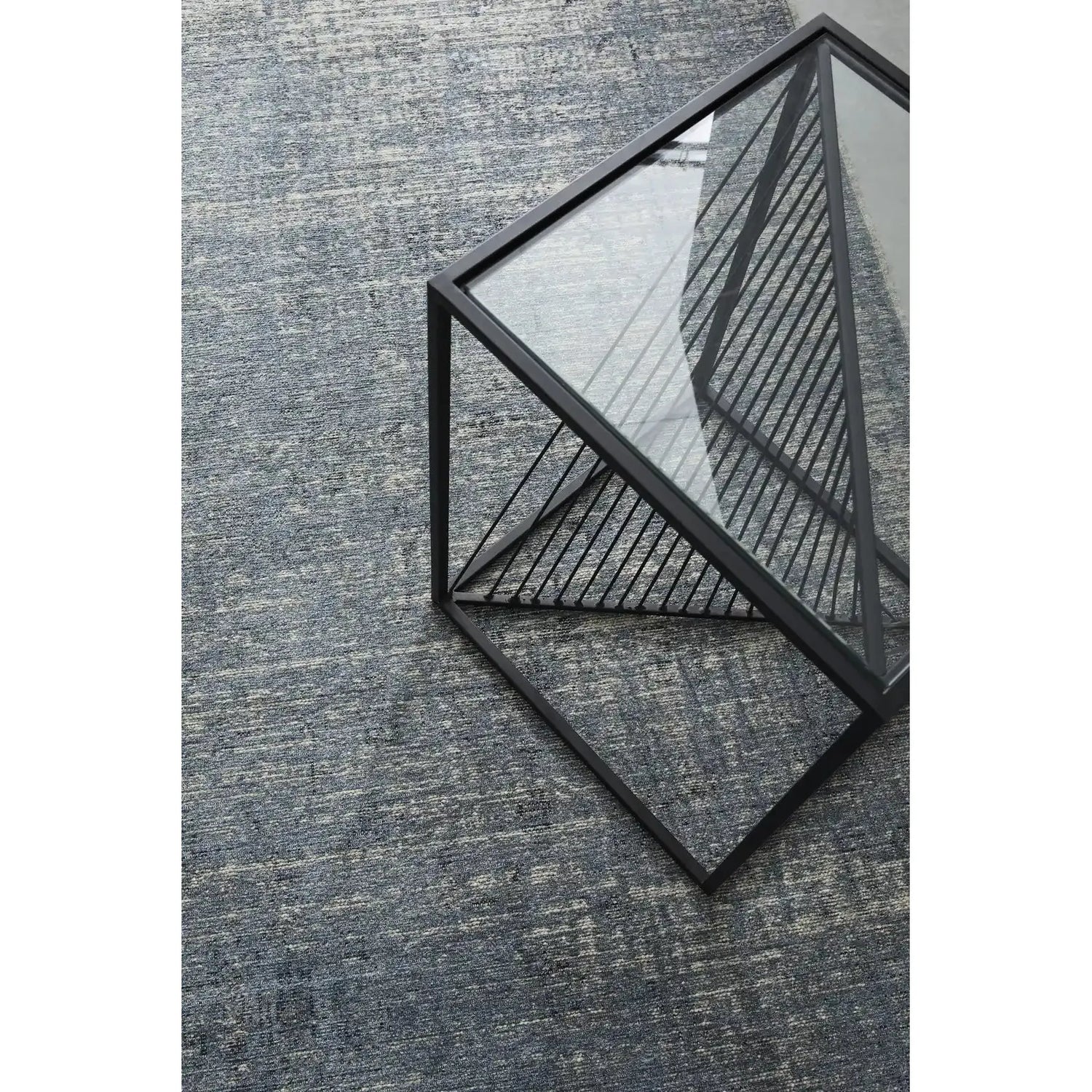 Espiralförmiger Couchtisch 40x40 cm - ZEN ZONE Furniture
