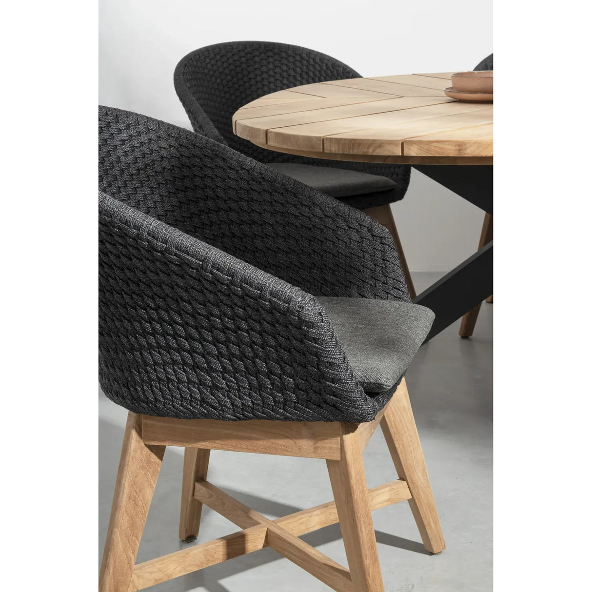 Gartenstuhl mit Armlehne und Kissen Coachella Anthrazit - ZEN ZONE Furniture