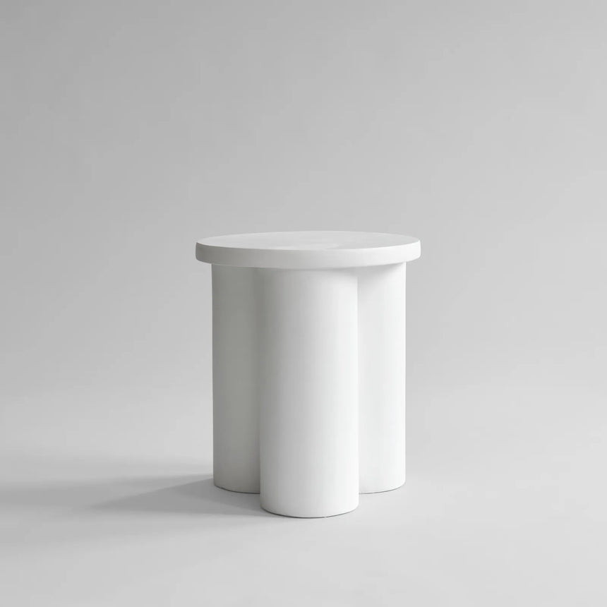 Beistelltisch Big Foot aus Faserbeton in Bone White, schmal, 45×45×51 cm von 101 Copenhagen – Bild 1