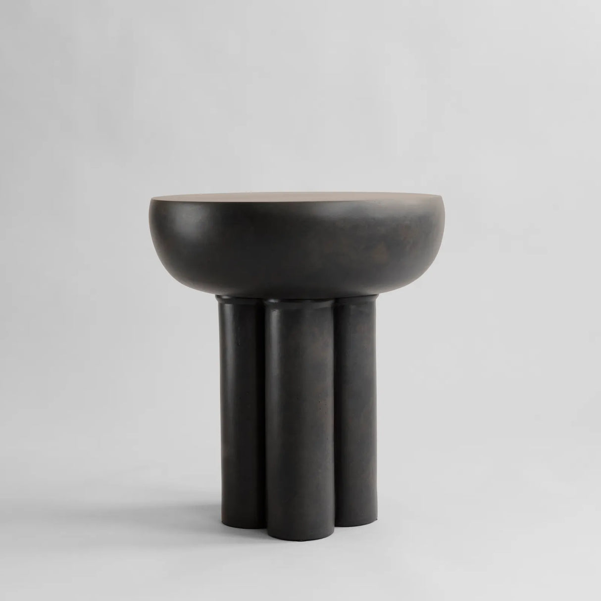 Beistelltisch Crown aus Faserbeton in Coffee, Hoch von 101 Copenhagen – Bild 1
