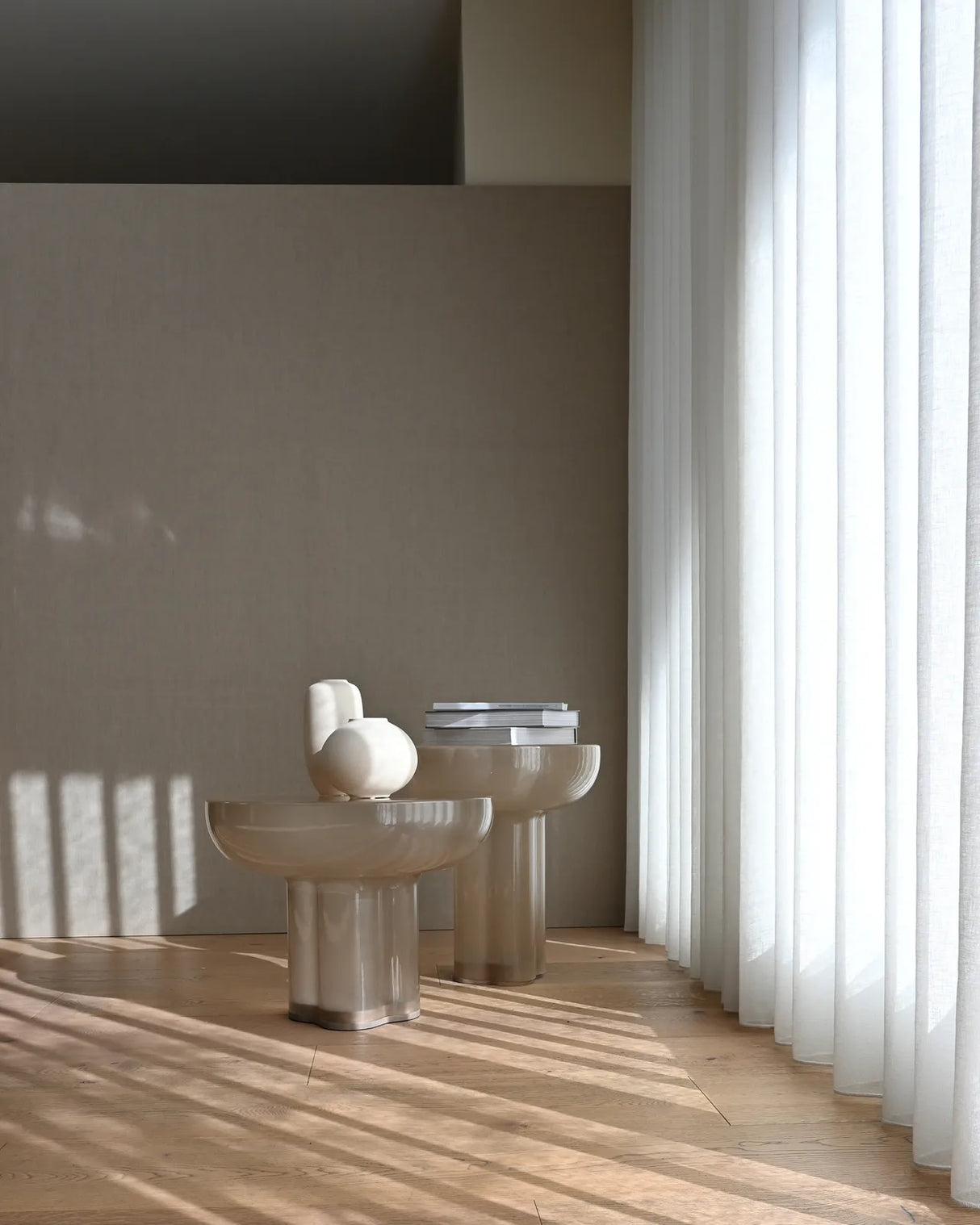 Beistelltisch Crown aus Glas in Smoked Desert, Hoch von 101 Copenhagen – Bild 7