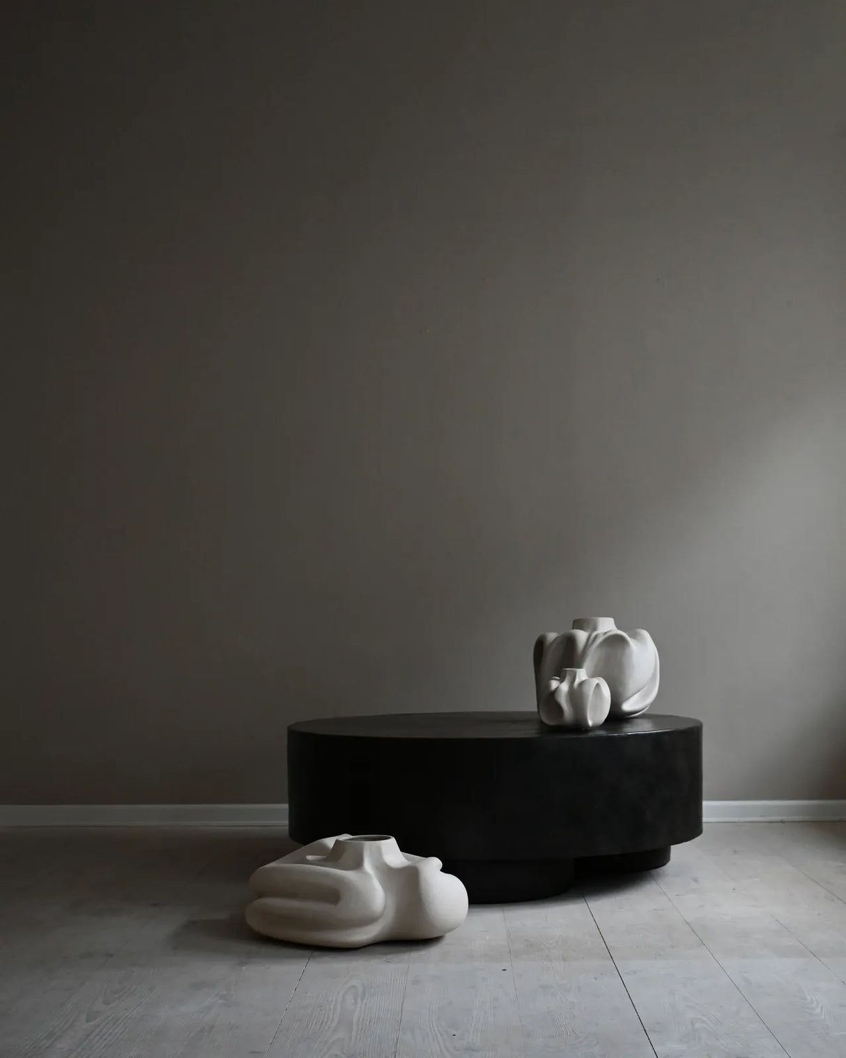 Couchtisch Big Foot aus Faserbeton, 110×110×39 cm von 101 Copenhagen – Bild 8