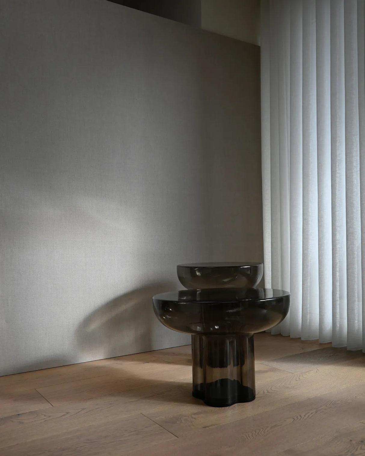 Couchtisch Crown aus Glas in Smoked Forest, Niedrig von 101 Copenhagen – Bild 5