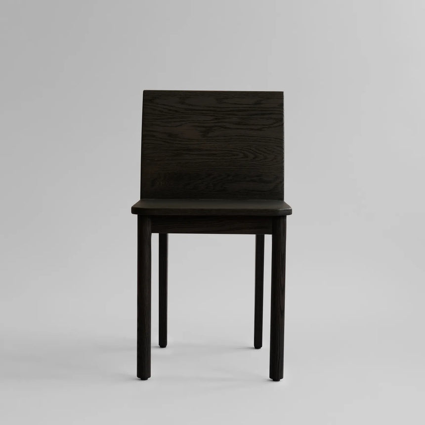 Essstuhl Brutus Slim aus Massivholz Eiche in Coffee Black von 101 Copenhagen – Bild 1