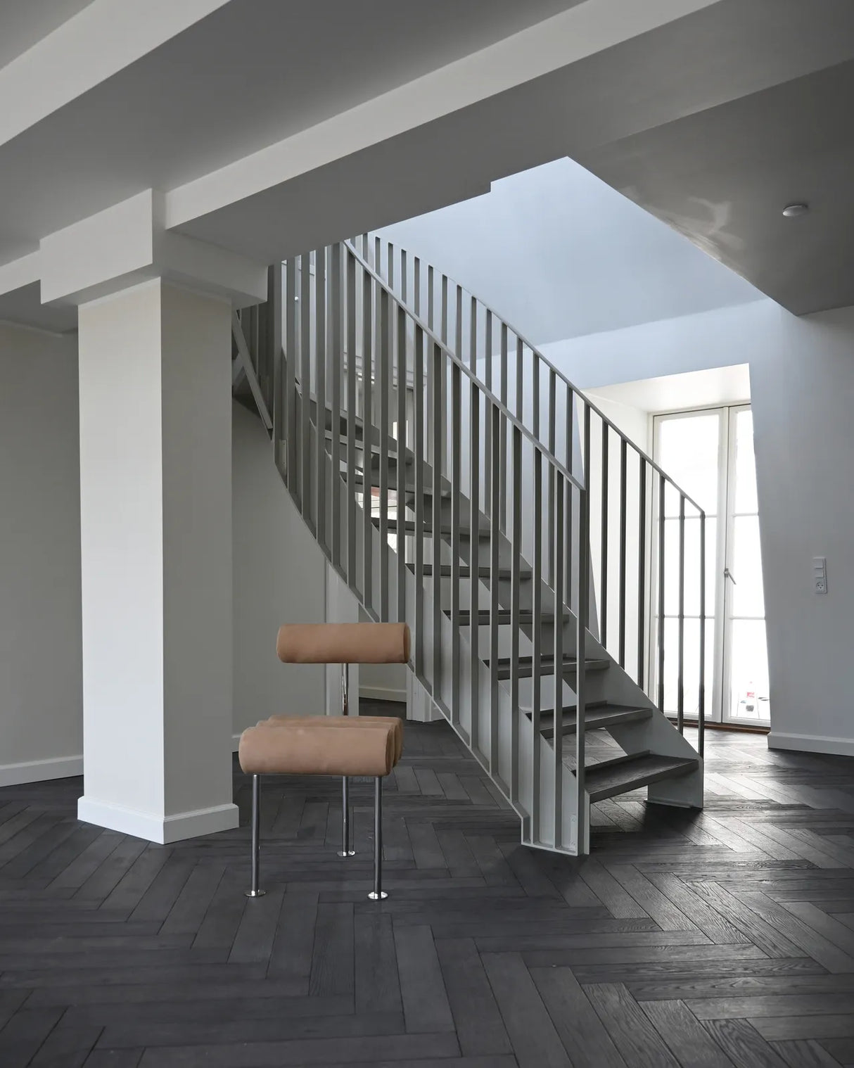 Essstuhl Hiro aus Edelstahl und Leder in Nubuck von 101 Copenhagen – Bild 7