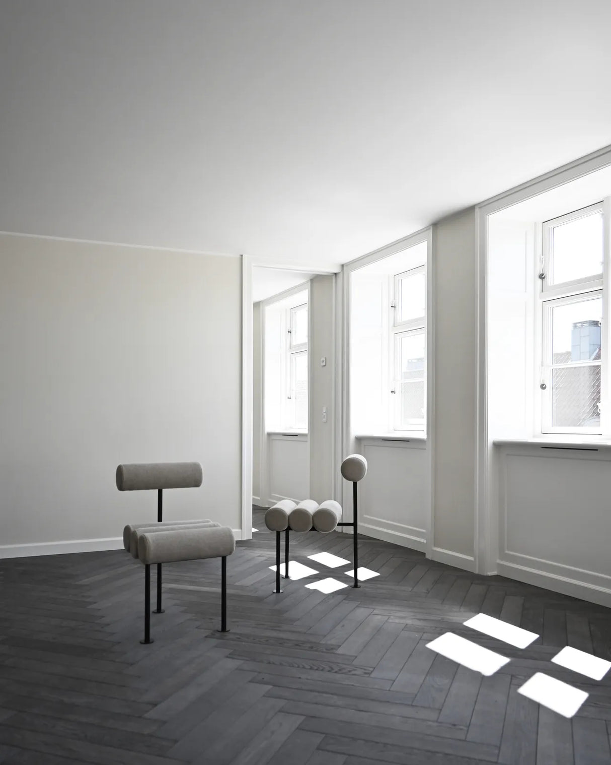 Essstuhl Hiro, aus Leinen in Sand, schwarze Beine von 101 Copenhagen – Bild 10