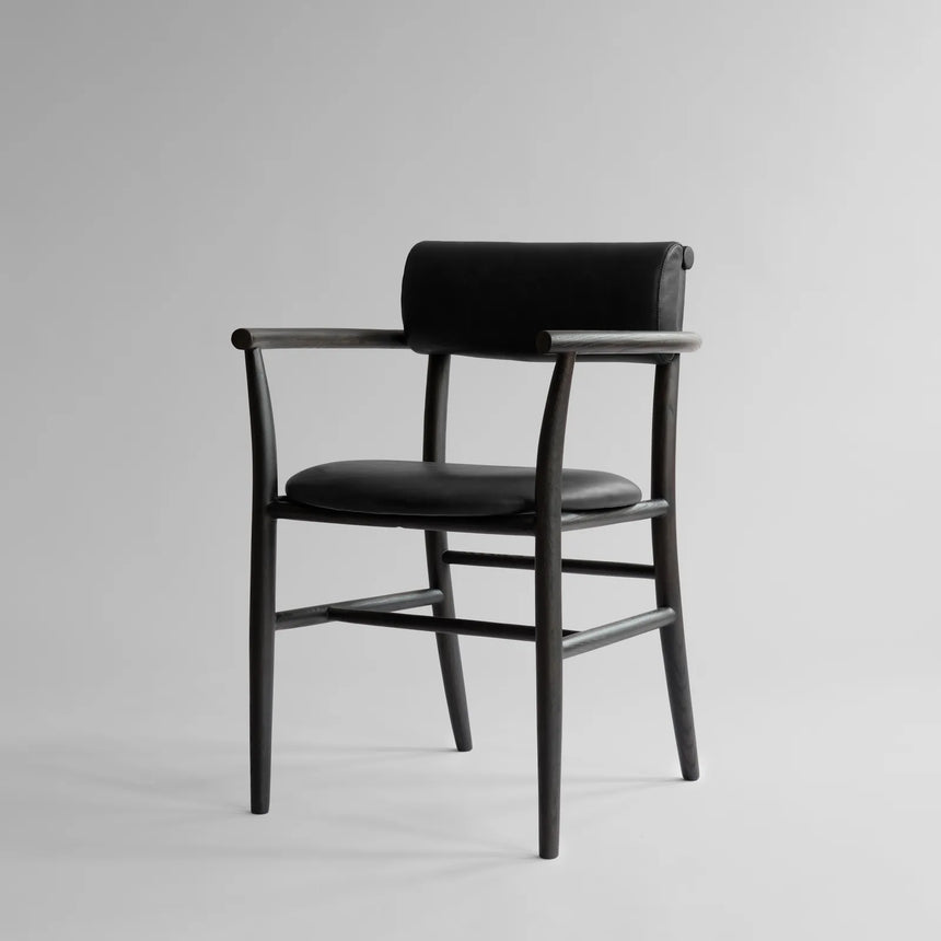 Essstuhl Nama aus Eiche, Polsterung aus Anilinleder, mit Armlehne, in Coffee Black von 101 Copenhagen – Bild 4