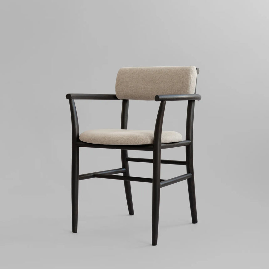 Essstuhl Nama aus Eiche, Polsterung aus Linen, mit Armlehne, in Coffee Black von 101 Copenhagen – Bild 3