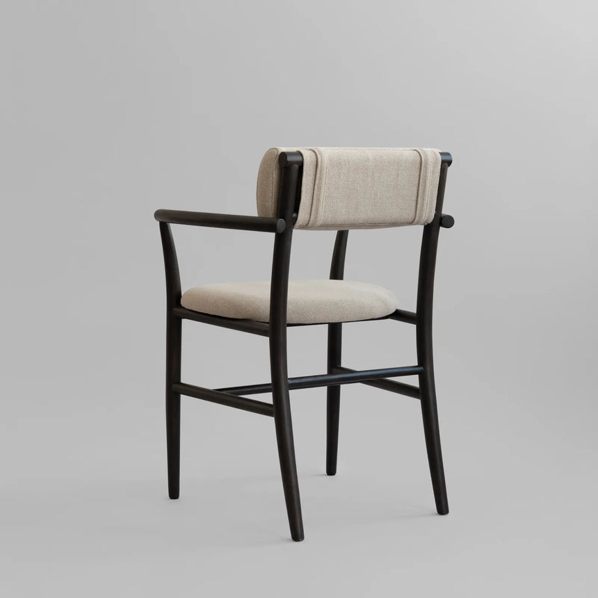 Essstuhl Nama aus Eiche, Polsterung aus Linen, mit Armlehne, in Coffee Black von 101 Copenhagen – Bild 5