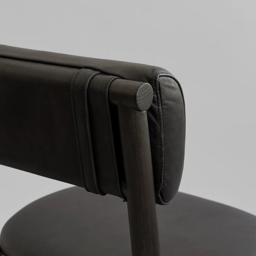 Essstuhl Nama aus Eiche in Coffee Black, gepolstert mit Anilinleder schwarz von 101 Copenhagen – Bild 8