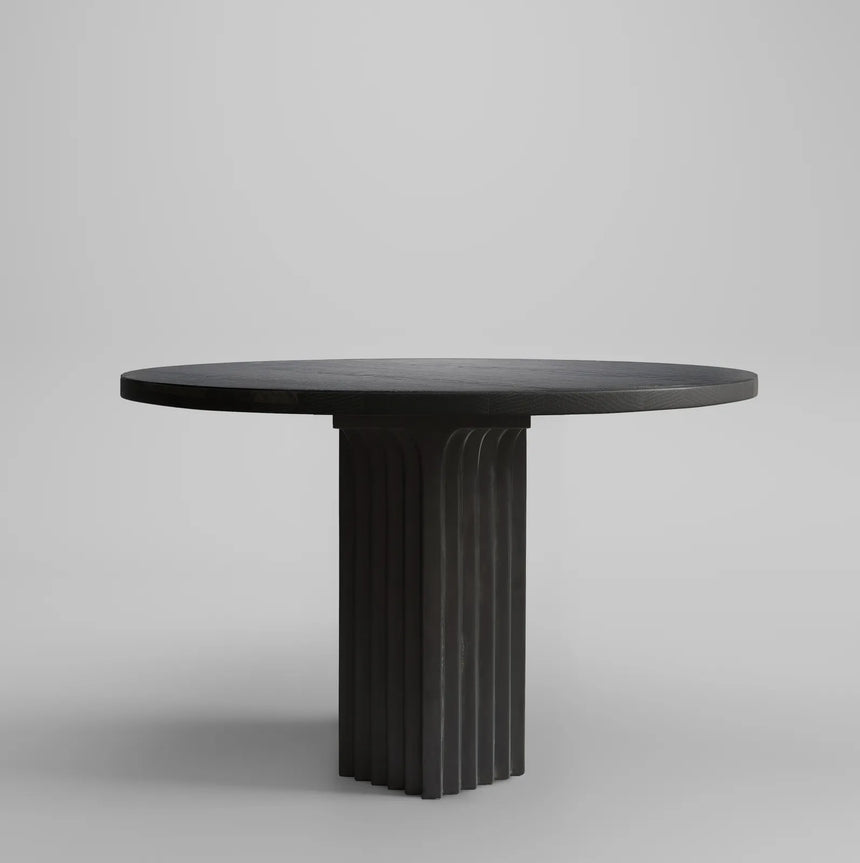 Esstisch Arc aus Eiche in Coffee Black, Ø120 cm von 101 Copenhagen – Bild 1