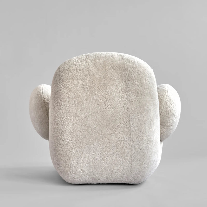Sessel Toe mit Armlehnen, aus Schaffell in Sandshell, 100×94×80 cm von 101 Copenhagen – Bild 6
