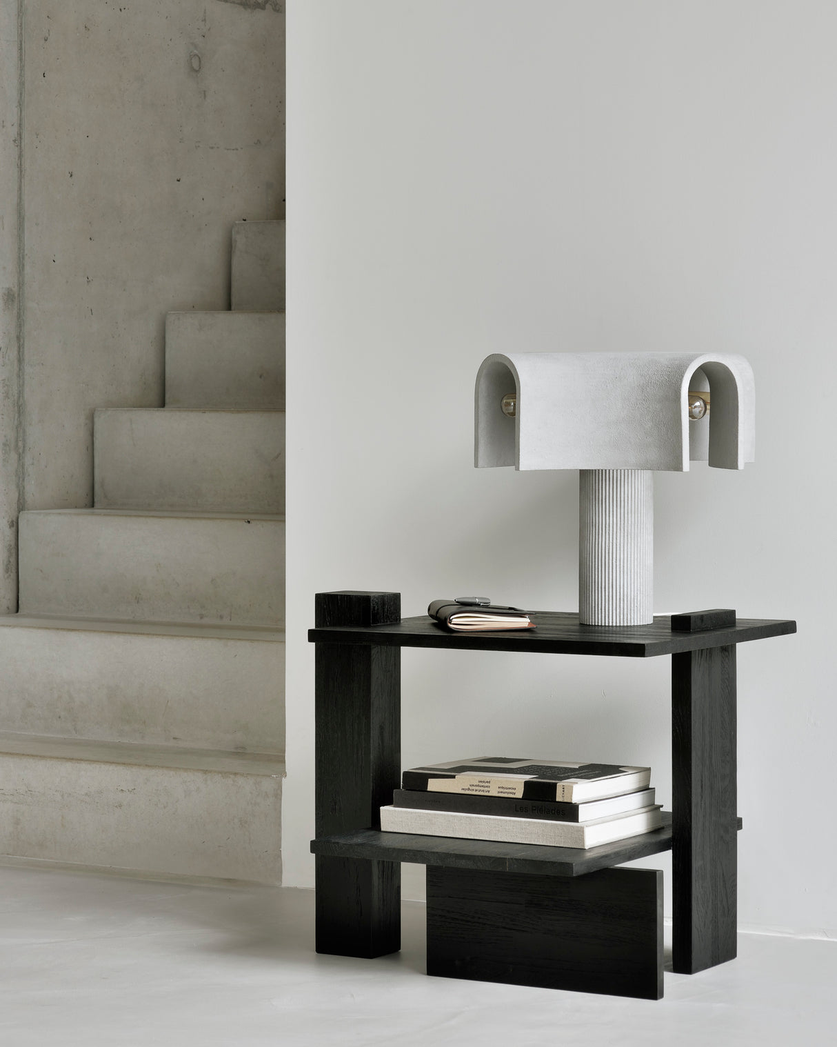 Abstract Beistelltisch - lackiertes Teak - schwarz - rechteckig - 56 x 52 x 49 cm - ZEN ZONE Furniture