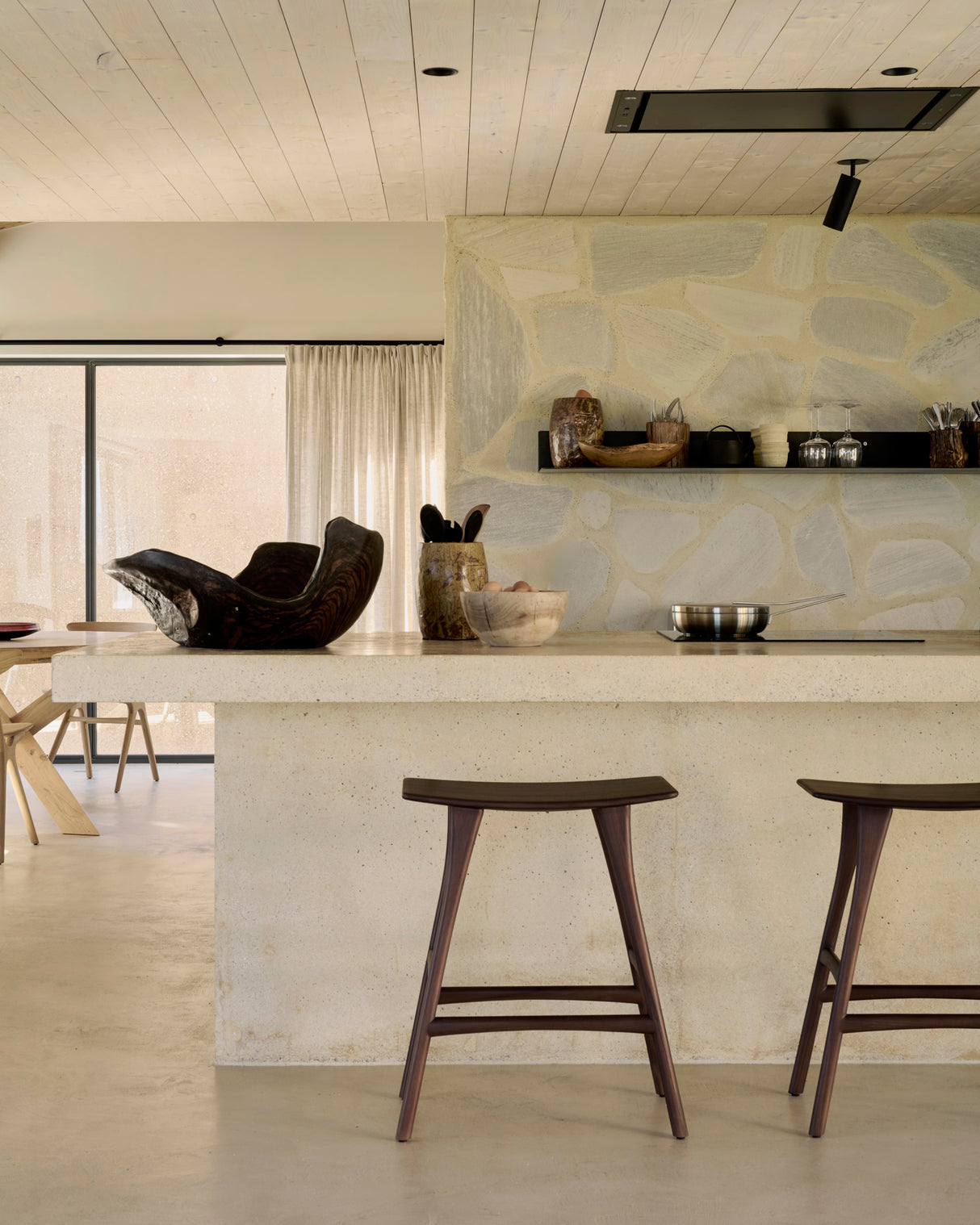 Osso Tresenhocker - lackiertes Teak - braun - 57 x 33 x 67 cm - ZEN ZONE Furniture