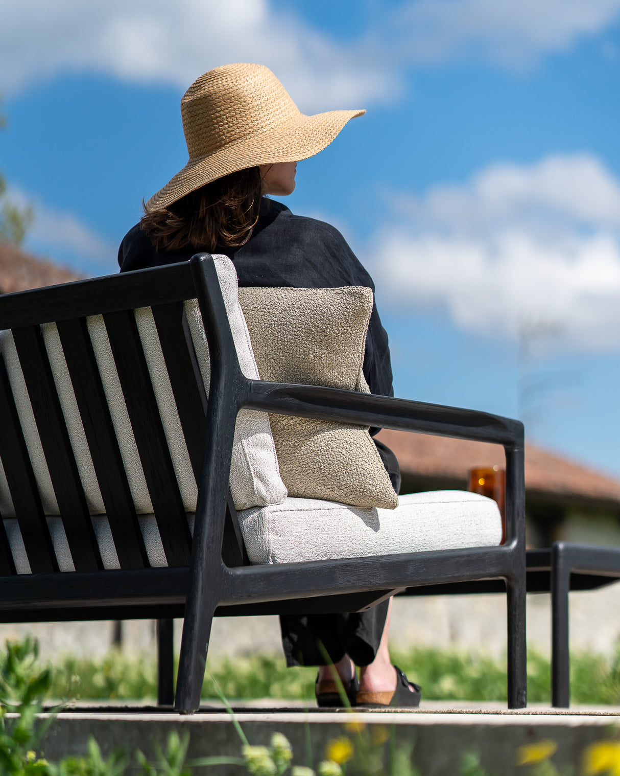 Jack Gartensofa - lackiertes Teak - schwarz - Off White Stoff - 2+ Sitzer - 180 x 90 x 74 cm - ZEN ZONE