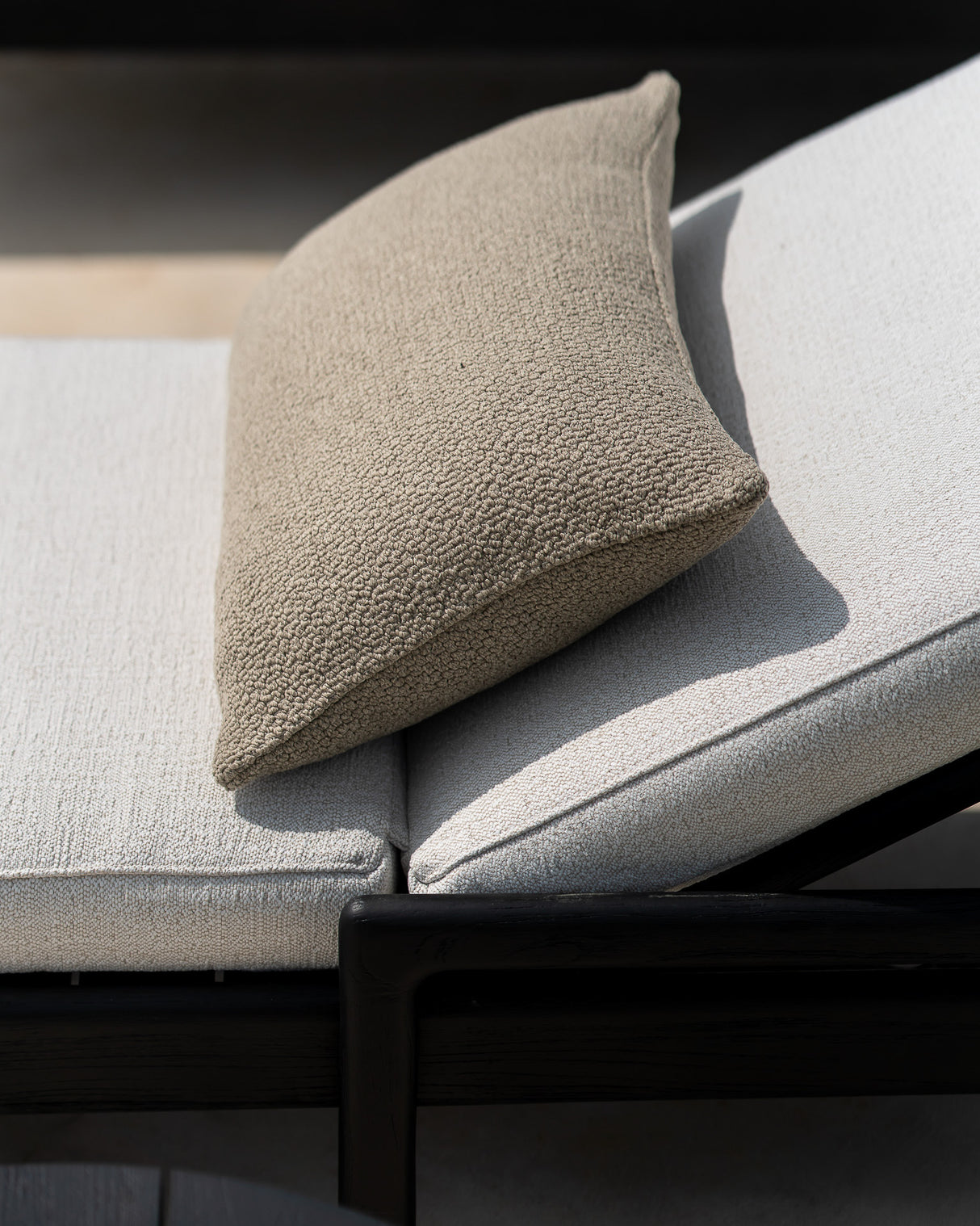 Jack Gartenliege verstellbar - lackiertes Teak - schwarz - Off White Stoff - 216 x 84 x 34 cm - ZEN ZONE Furniture