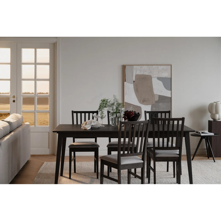 FILIPPA Essstuhl aus massiver Eiche und Stoff, in Dunkelbraun/Beige, 44x51x92 cm - ZEN ZONE Furniture