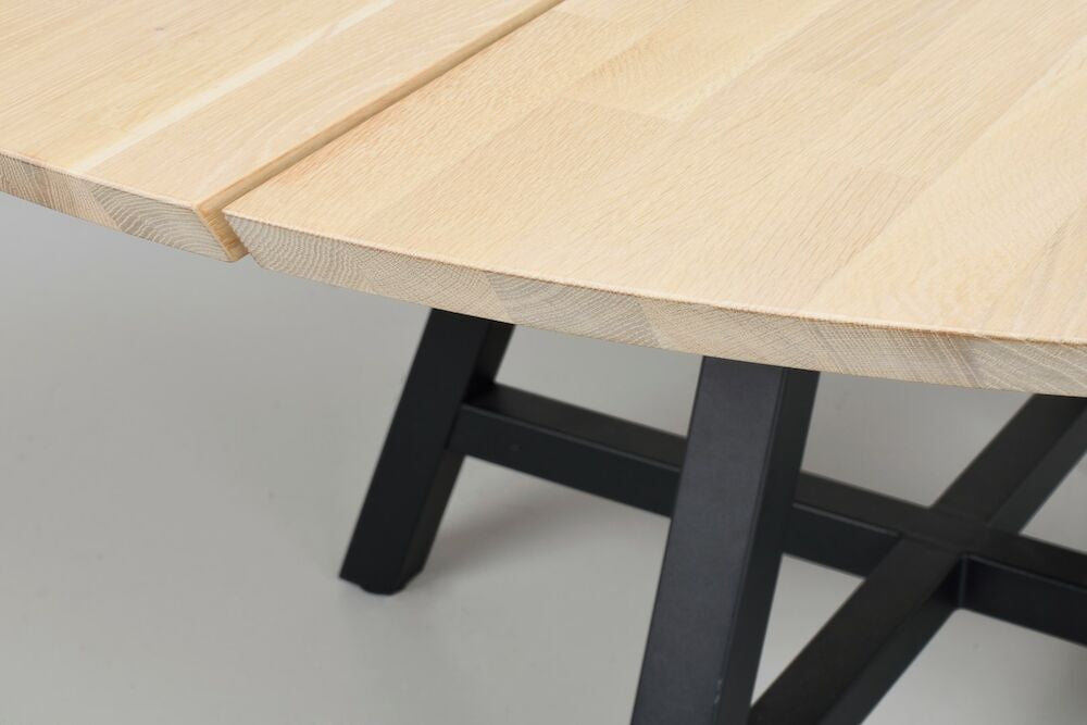 CARRADALE Esstisch Weiß pigmentiert/Schwarz A-Beine 150x150x75cm - ZEN ZONE