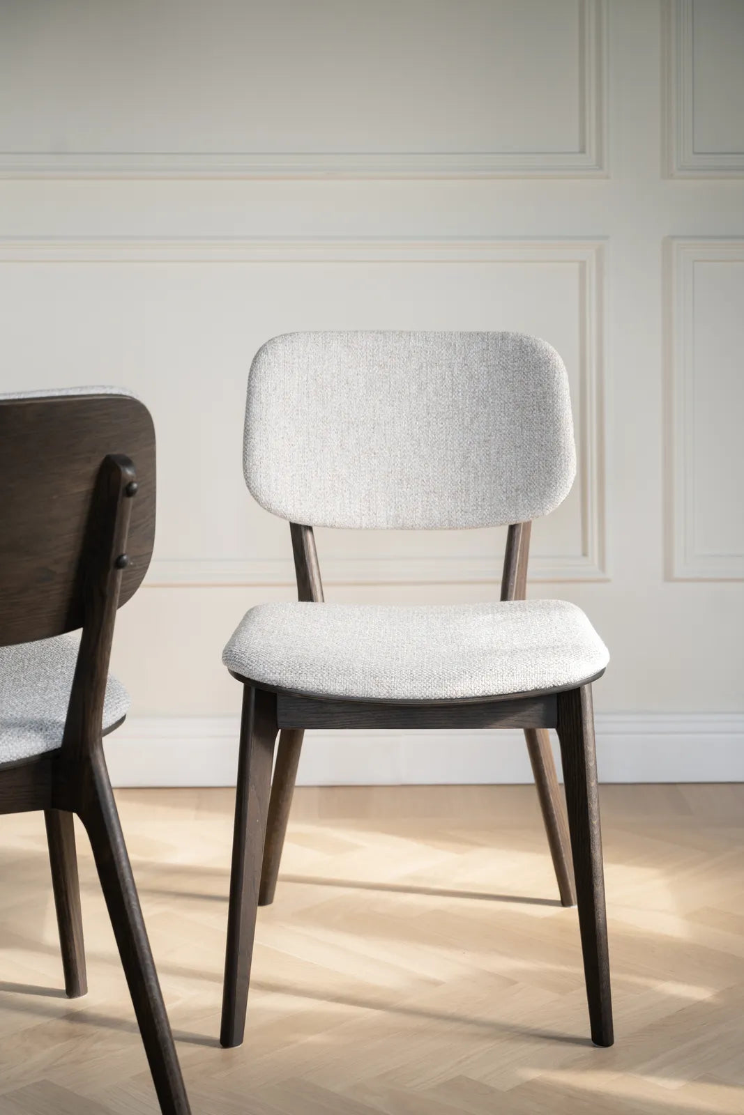 BARRETT Essstuhl massive Eiche Braun/hellbeige 58x47x83cm - ZEN ZONE Furniture