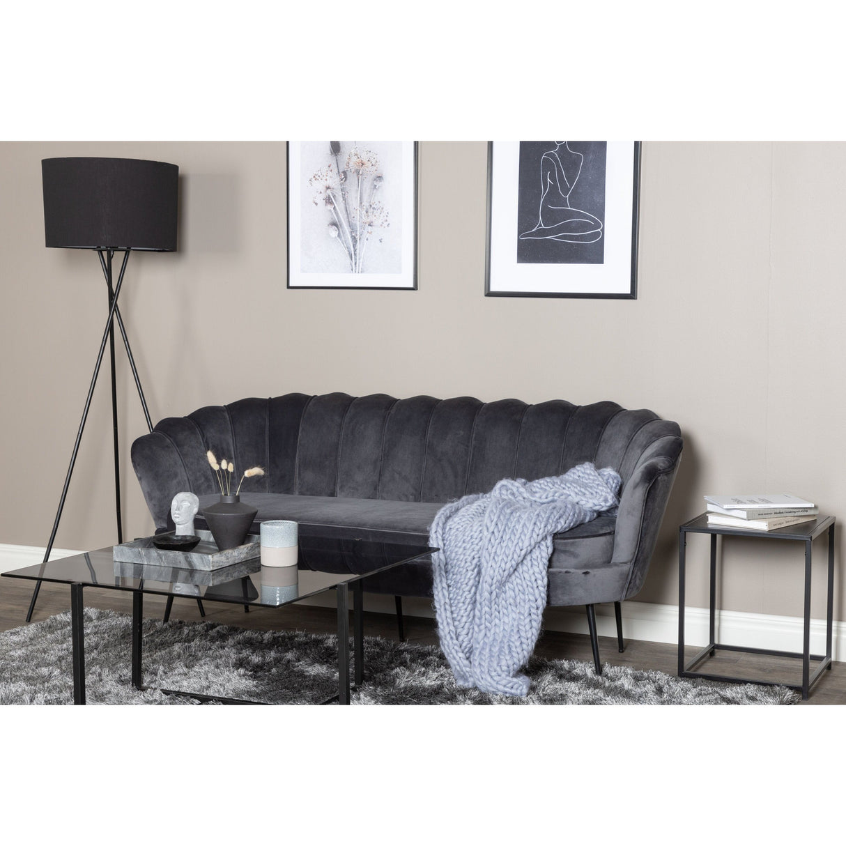 Calais 3-Sitzer Sofa - Dunkelgrauer Samt - Schwarze Beine - ZEN ZONE Furniture
