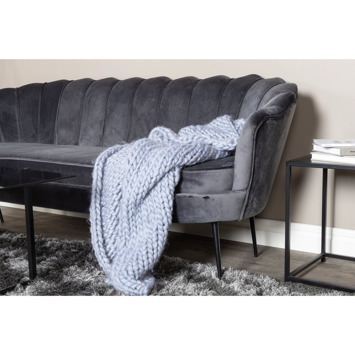 Calais 3-Sitzer Sofa - Dunkelgrauer Samt - Schwarze Beine - ZEN ZONE Furniture