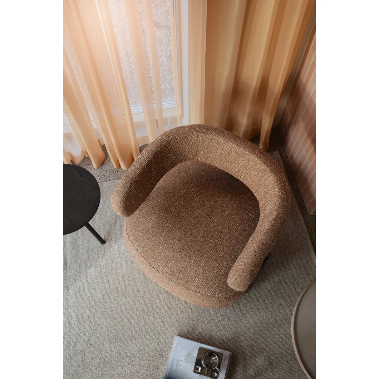 JENISON Loungesessel aus Eiche und Stoff in verschiedenen Farben, 74x74x69 cm - ZEN ZONE Furniture