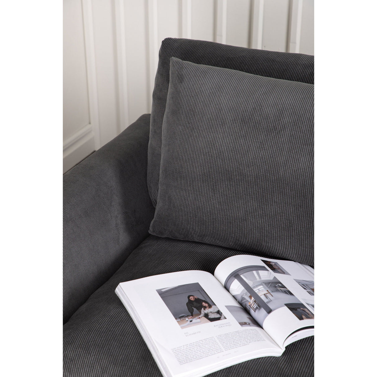 Durham 3-Sitzer Sofa - Holz / Dunkelgrauer Kord - ZEN ZONE Furniture