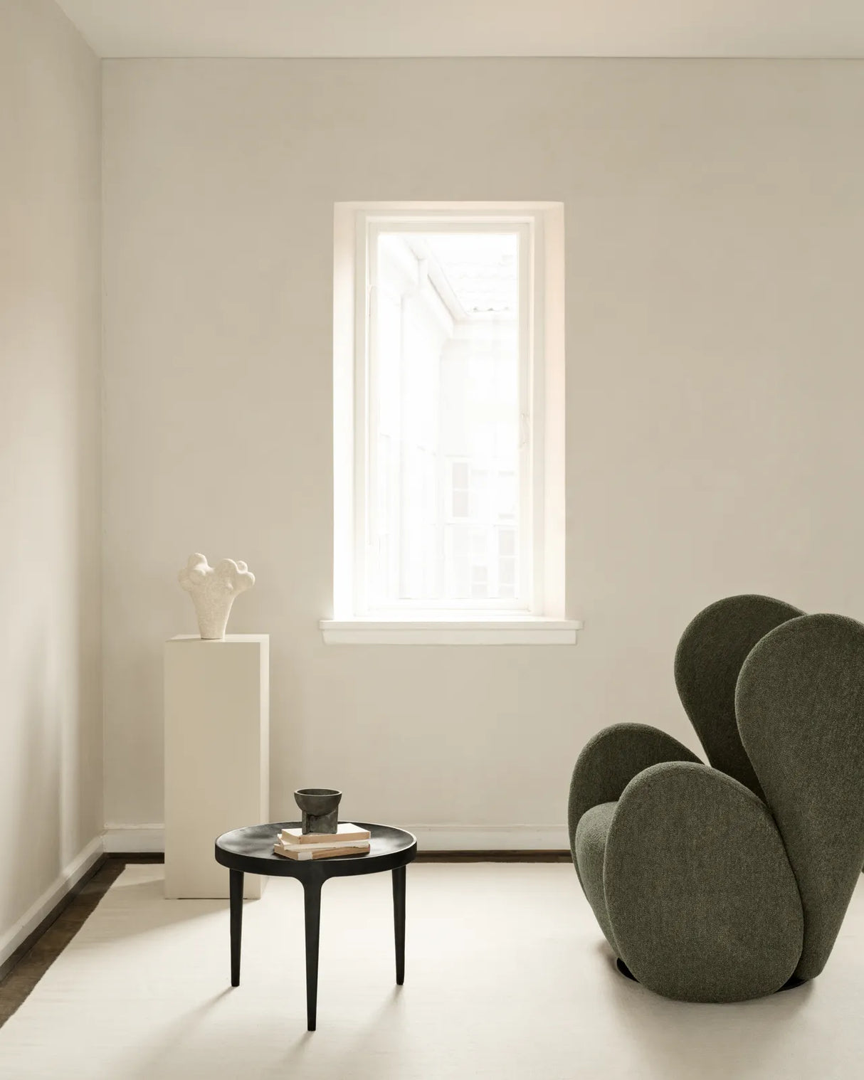 Couchtisch Ghost aus Aluminium in Schwarz, 50×50×40 cm - ZEN ZONE Furniture