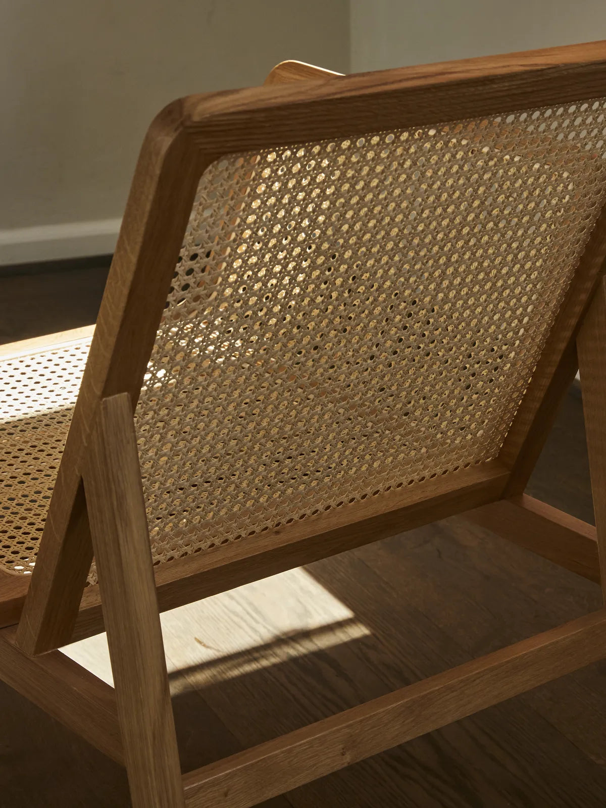Le Roi armchair made of solid ash wood and natural rattan, 84.5×76×72 cm