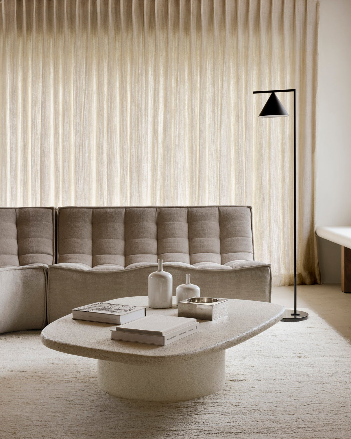 Elements Couchtisch - Mikrozement - Off-White - Kieselsteinform - ZEN ZONE
