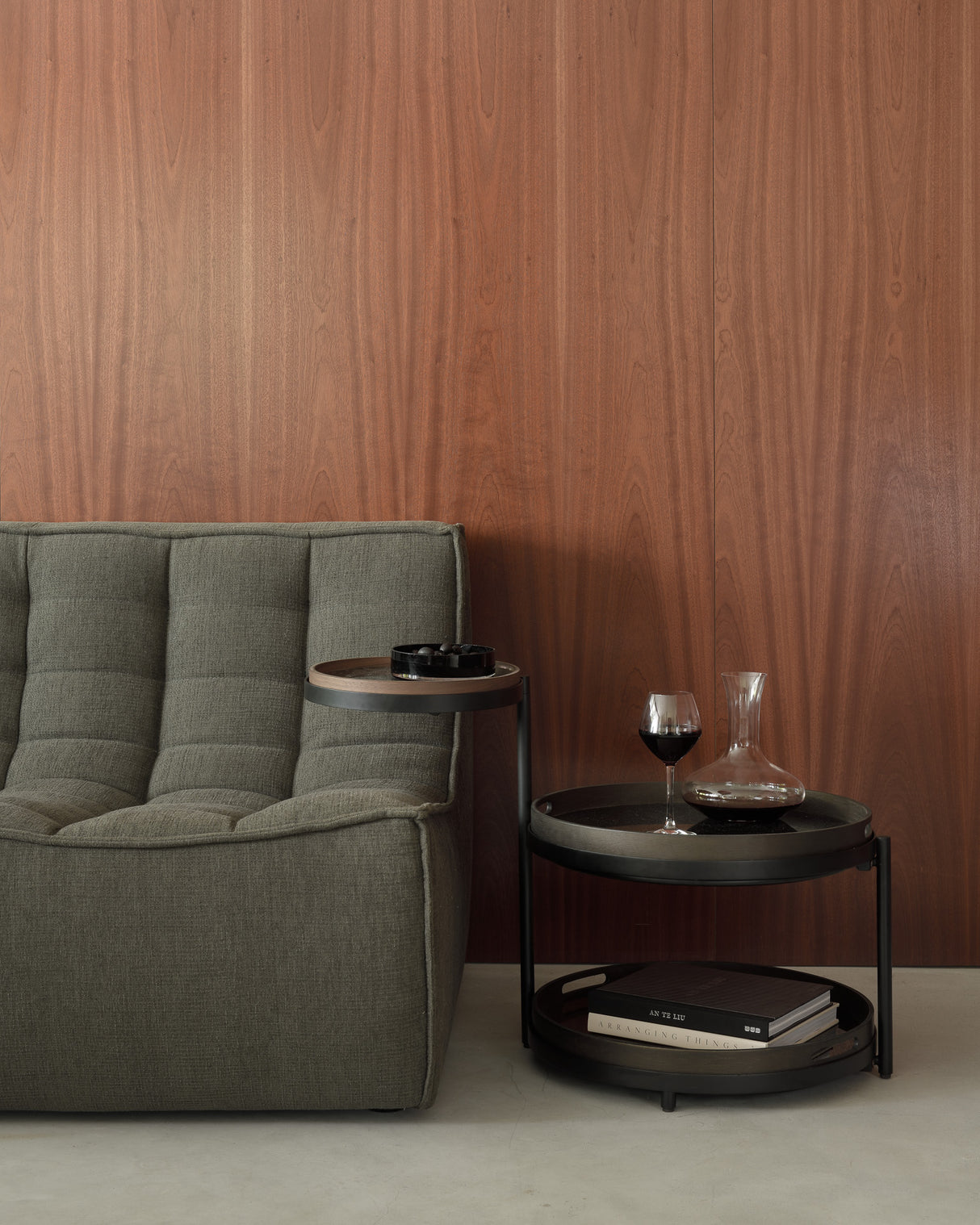 Schwenkbarer Tray Beistelltisch - lackiertes Holz - schwarz - rund - XS - Tablett nicht enthalten - 54 x 49 x 52 cm - ZEN ZONE Furniture