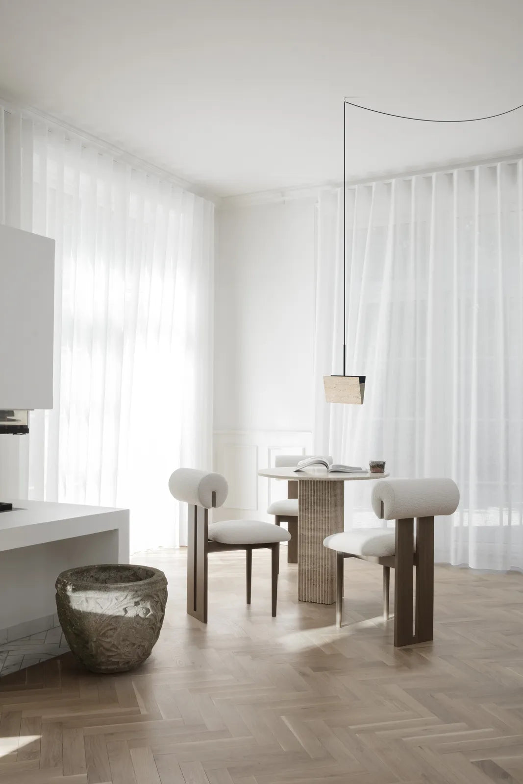 Beistelltisch SoHo aus Travertin, 80×80×74 cm - ZEN ZONE Furniture