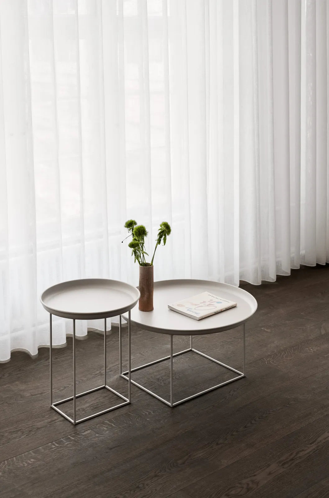 Couchtisch Duke aus pulverbeschichtetem Stahl, klein, 45x45x52 cm - ZEN ZONE Furniture