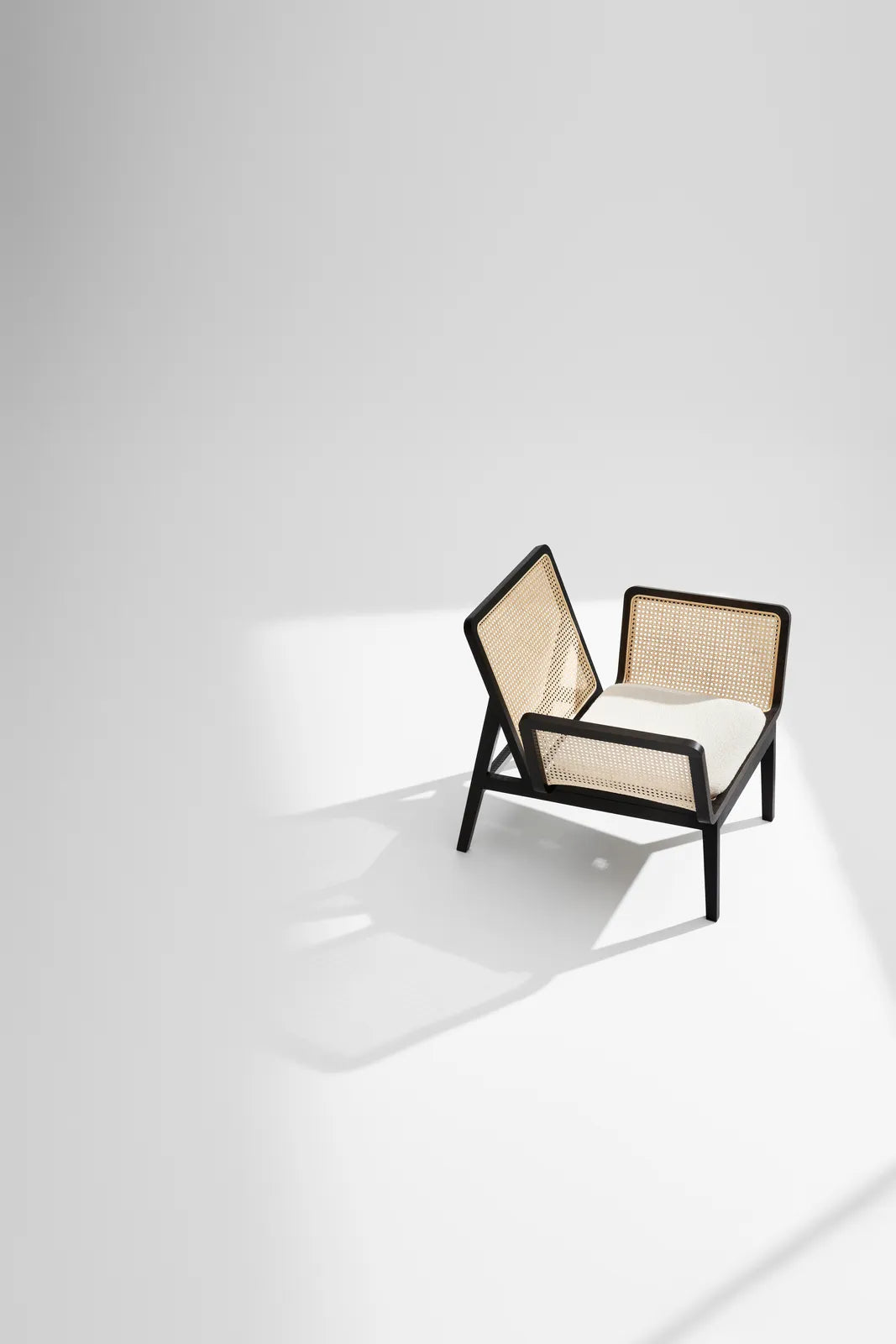 Le Roi armchair made of solid ash wood and natural rattan, 84.5×76×72 cm