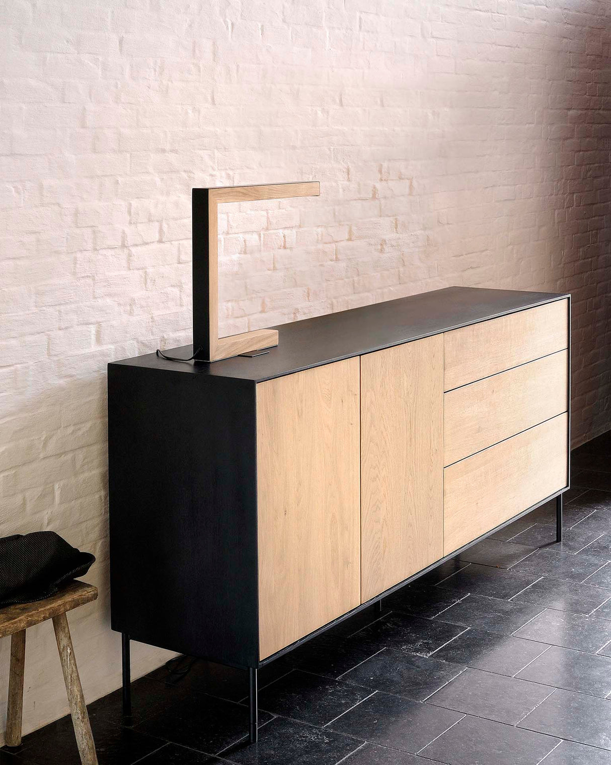 Blackbird Sideboard - lackierte Eiche - 2 Türen - 3 Schubladen - 180 x 45 x 80 cm - ZEN ZONE Furniture