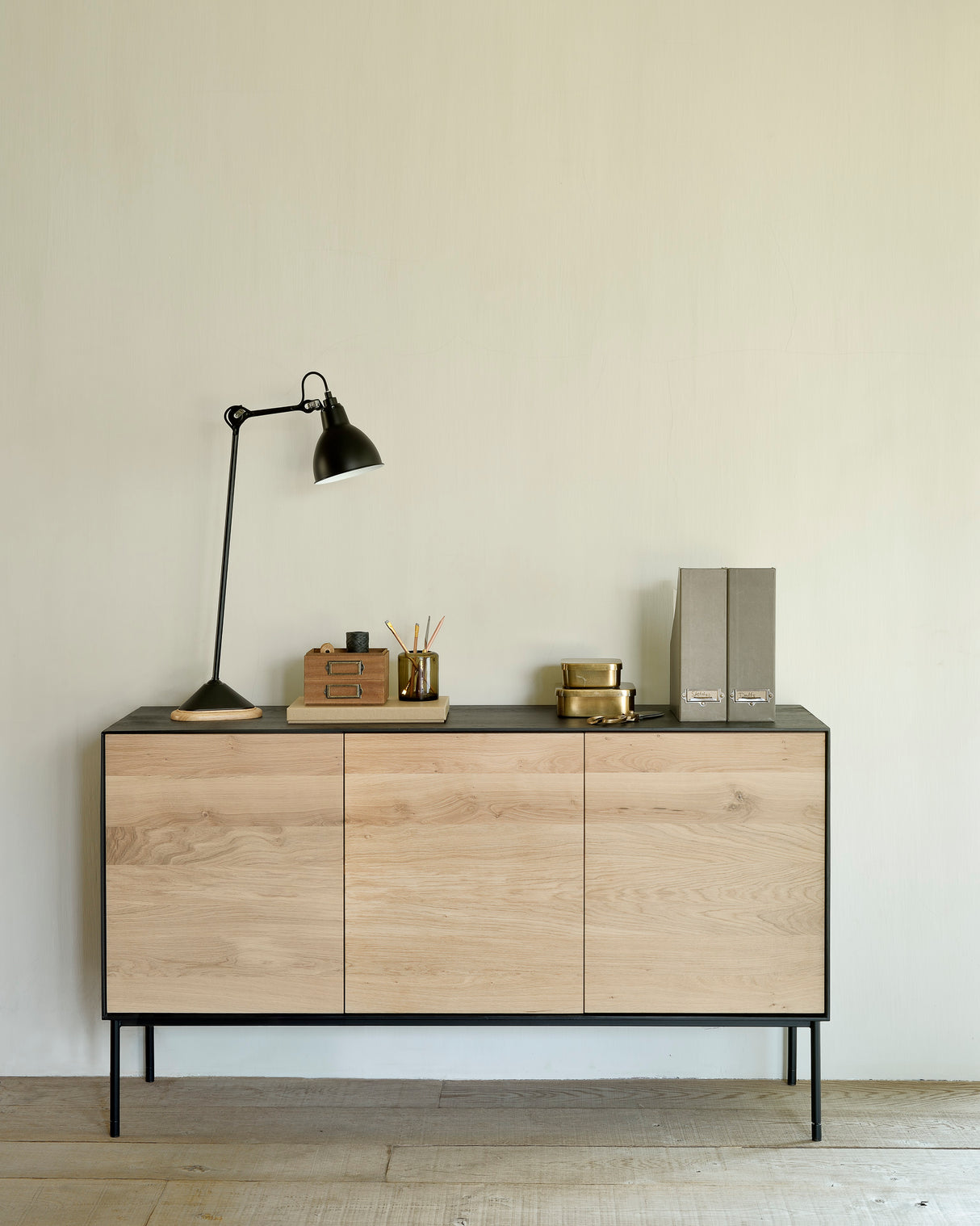 Blackbird Sideboard - lackierte Eiche - 3 Türen - 150 x 45 x 85 cm - ZEN ZONE Furniture