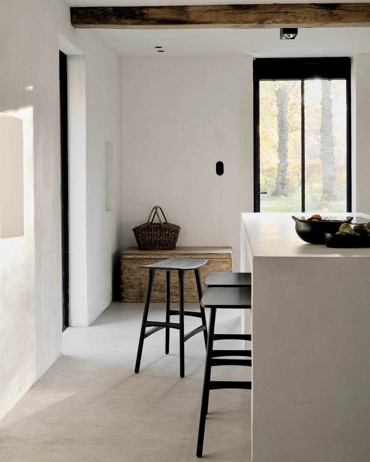 Osso Tresenhocker - lackierte Eiche - schwarz - 57 x 33 x 67 cm - ZEN ZONE Furniture