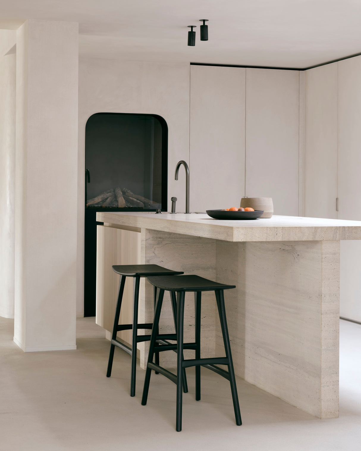 Osso Tresenhocker - lackierte Eiche - schwarz - 57 x 33 x 67 cm - ZEN ZONE Furniture