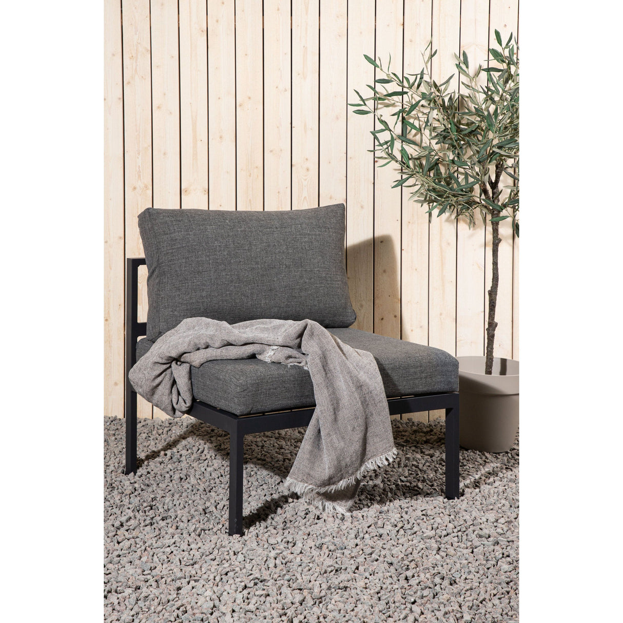 Copacabana Mittelteil - Schwarzes Alu / Graues Kissen - ZEN ZONE Furniture