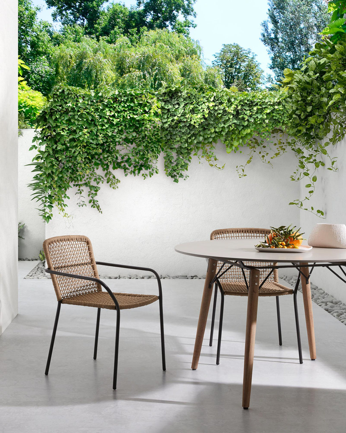 Ellen stapelbarer Stuhl aus beigem Seil und verzinktem Stahl - ZEN ZONE Furniture