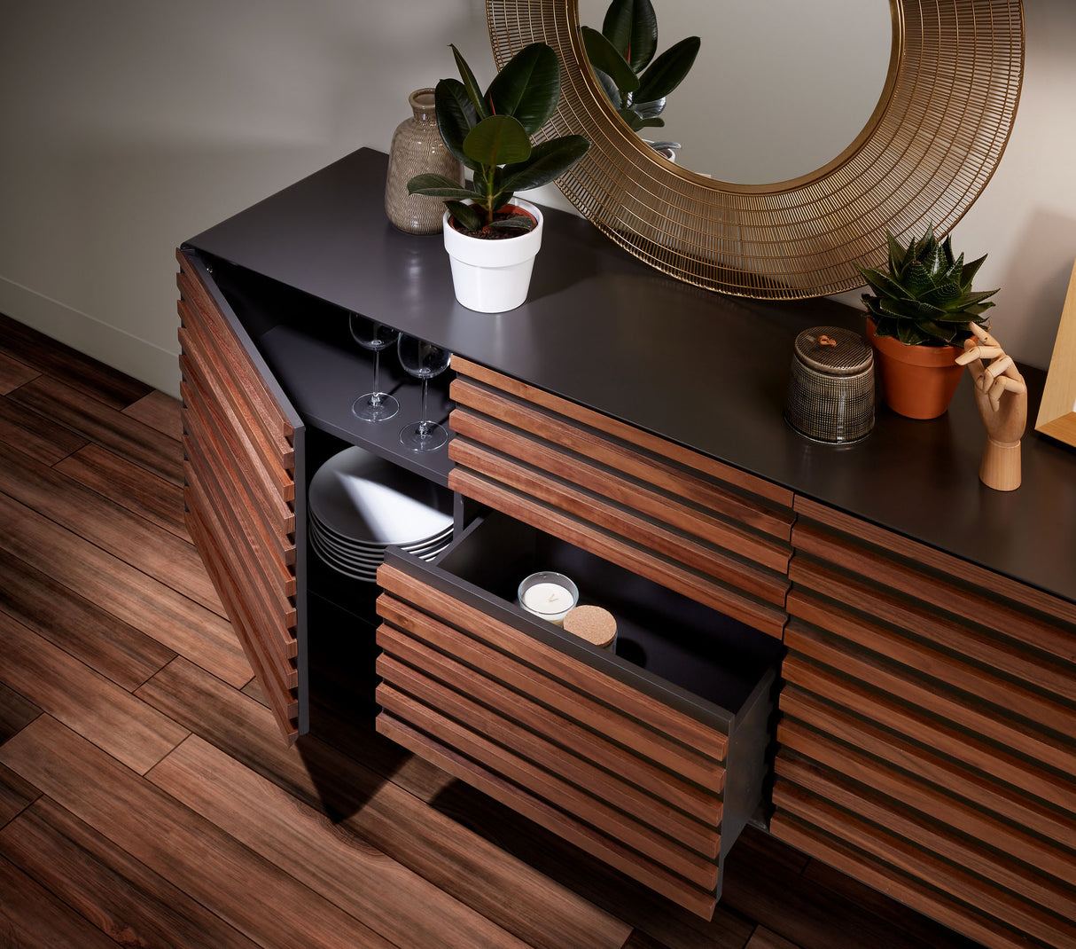 Kesia Sideboard 2 Türen Nussholzfurnier und Stahl in Schwarz 162 x 74 cm - ZEN ZONE Furniture