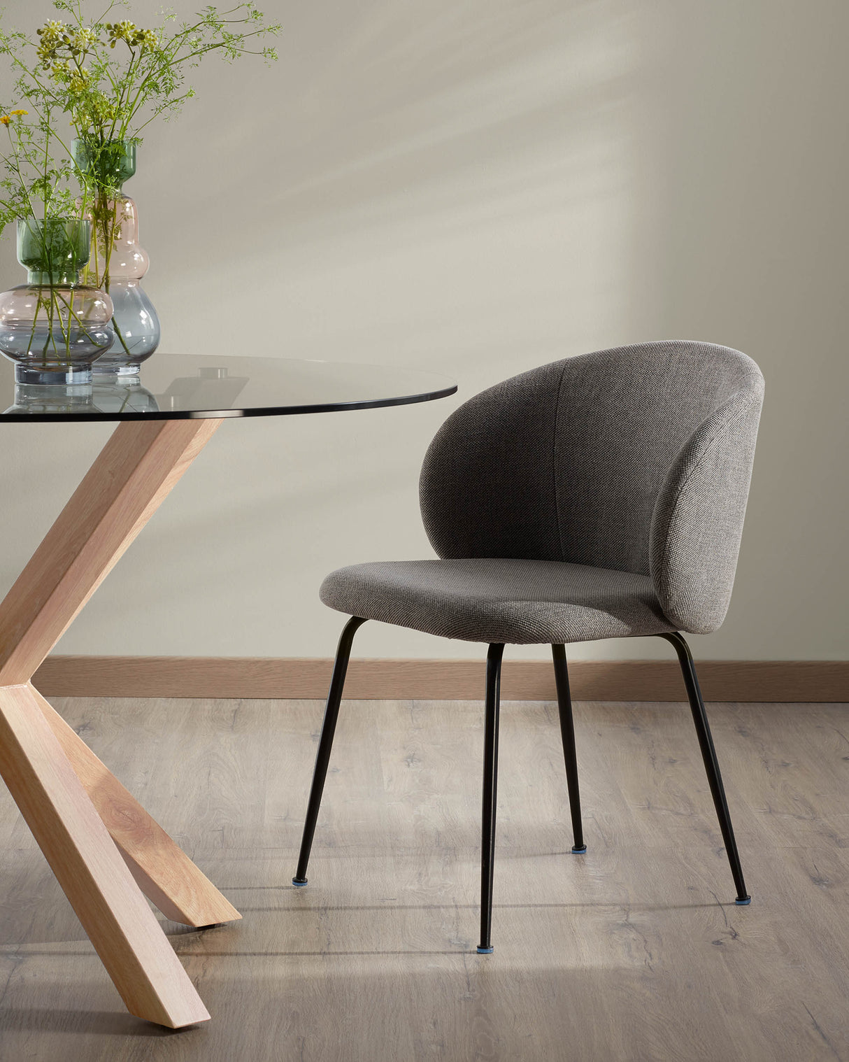 Minna Stuhl dunkelgrau und Stahlbeinen mit schwarzem Finish - ZEN ZONE Furniture